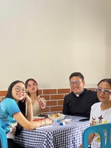 Jóvenes conociendo a Dios y descubriendo su vocación