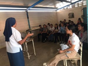 Hna. Jenny Guillen, impartiendo un tema y sembrando alegría