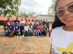 Jóvenes compartiendo la vida y la alegría de Cristo Resucitado