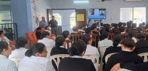 Hna. Margarita dando a conocer la Misión, Visión y Valores