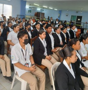 Hnas. Julita Rodríguez, Margarita Ángeles y Ericka Sánchez, siendo signos de alegría para la juventud