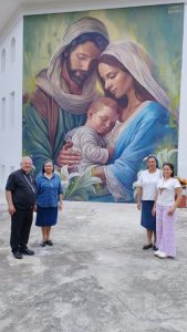 Mons. Alexander Matiz, Obispo de la Diócesis de Buga, junto a nuestras Hnas. María de la Luz Flores, Jenny Guillen y Diana Katherine Muñoz.