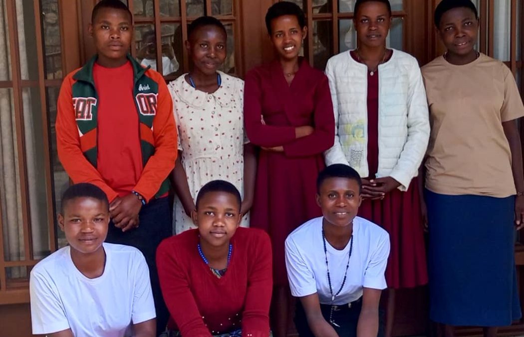 Sesión de jóvenes aspirantes en Nyarusange