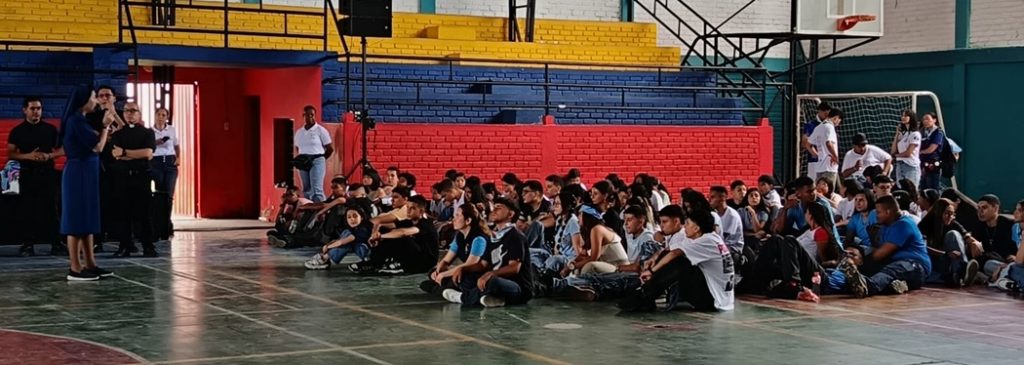 Hna. Luz Mila Cardona, promoviendo espacios de encuentro y reflexión para los jóvenes